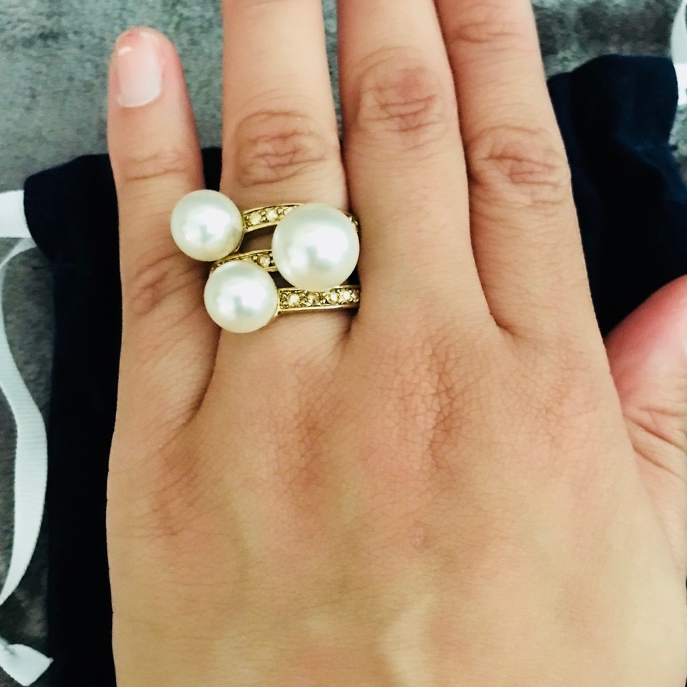 Oscar de la Renta pearl earrings